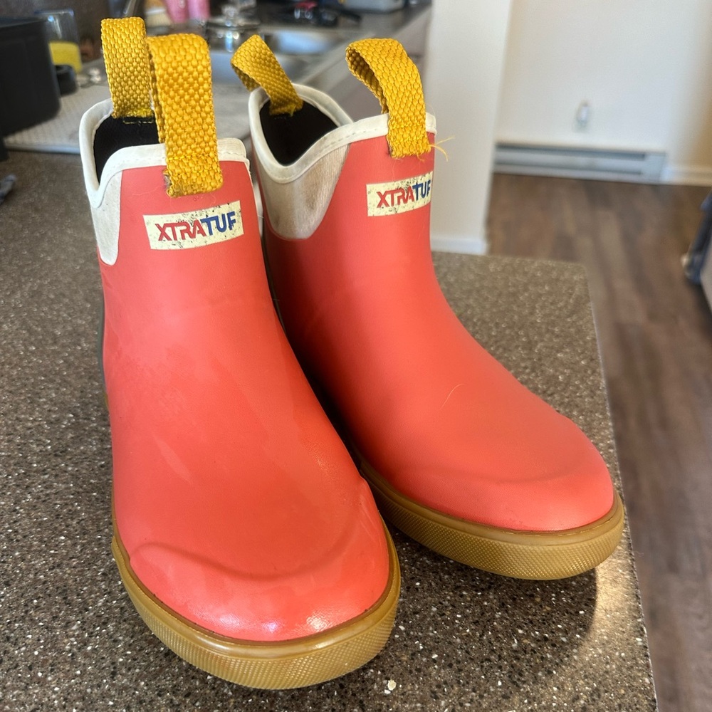 Xtra tuff size 9 vintage coral
